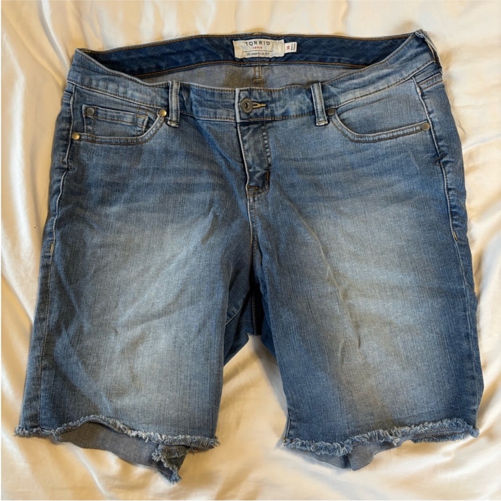 Torrid Size 14 Cutoff Denim Jean Bermuda Shorts EUC